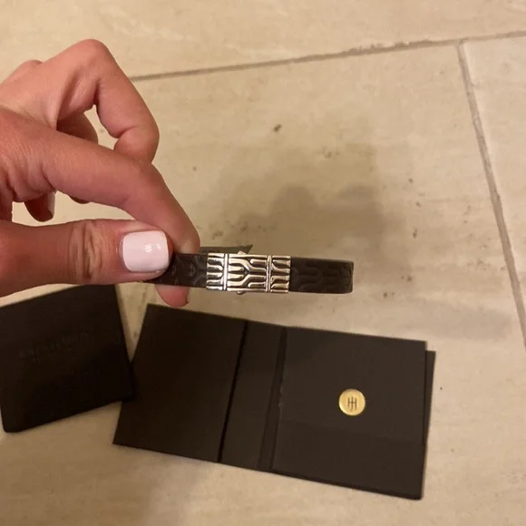 JOHN HARDY LEATHER STATION
BRACELET - Picture 4 of 10